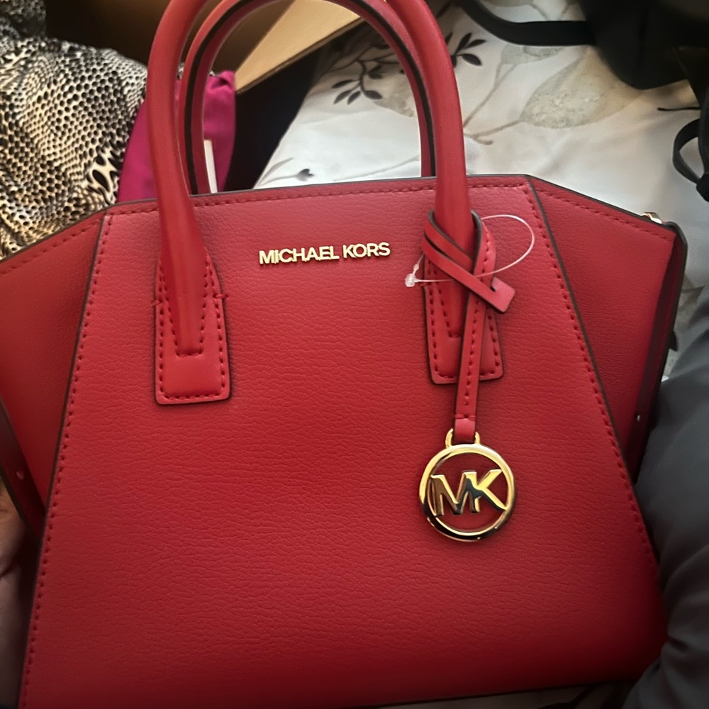 Brand new Michael kors bag willing to negotiate price - Picture 2 of 2